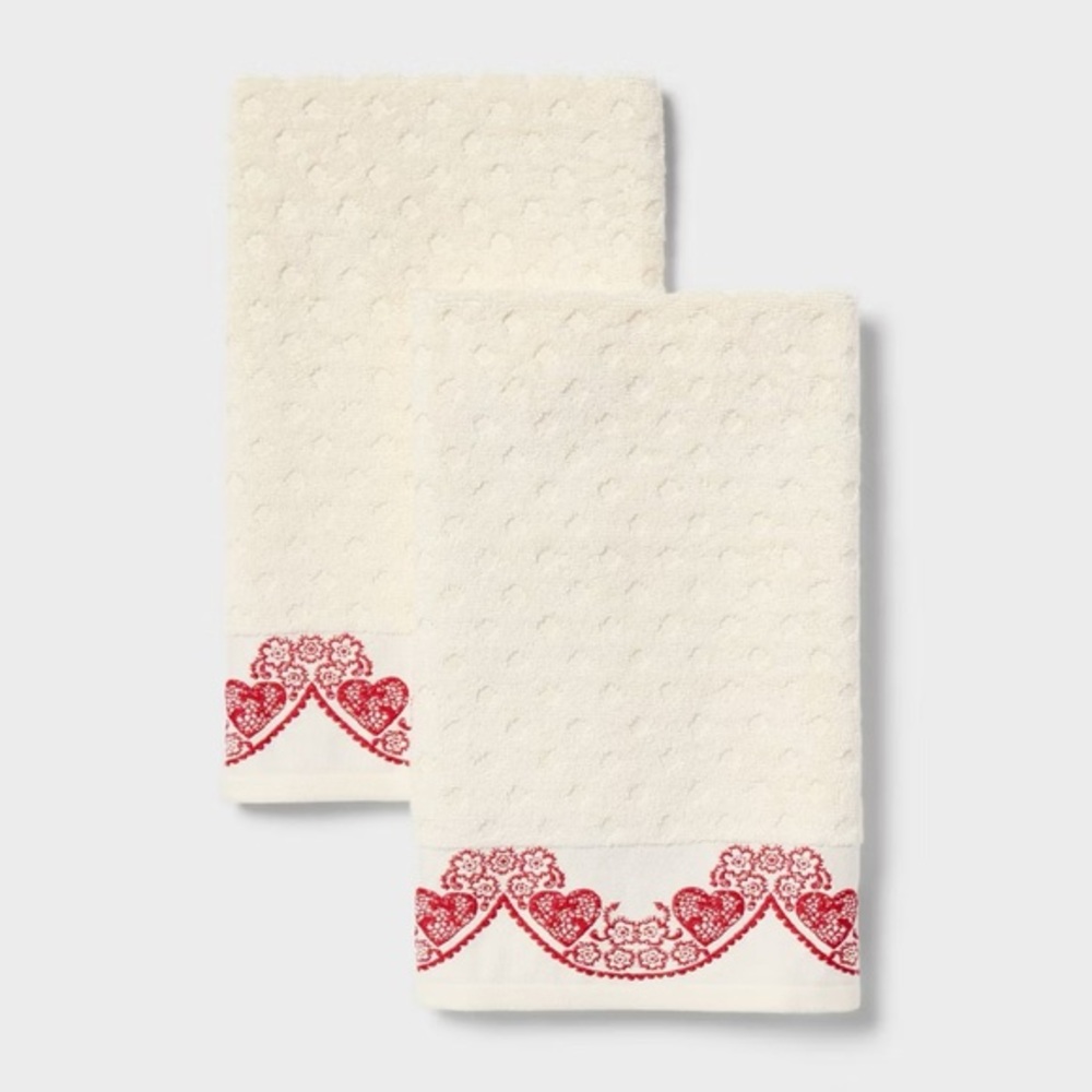 2pk nwt Valentine's Day Scallop Border Hand Towel Set - Threshold